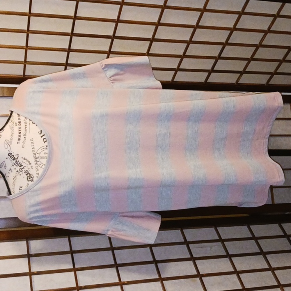 Ladies Top - Picture 2 of 7